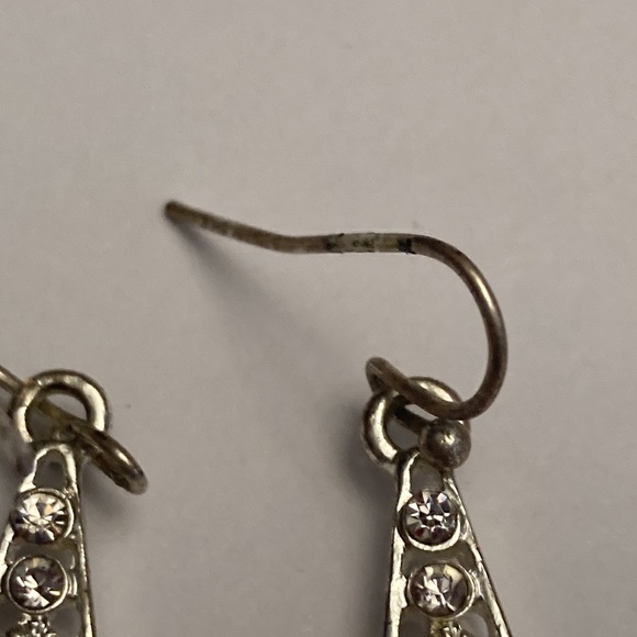 Silver Tone Metal Openwork Flower Floral Earrings - Picture 10 of 14